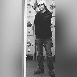 Hello.32x30 pants, Men’s size large.